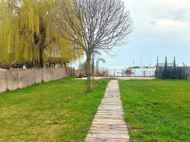 Eladó nyaraló, Balatonkenesén 420 M Ft, 3 szobás