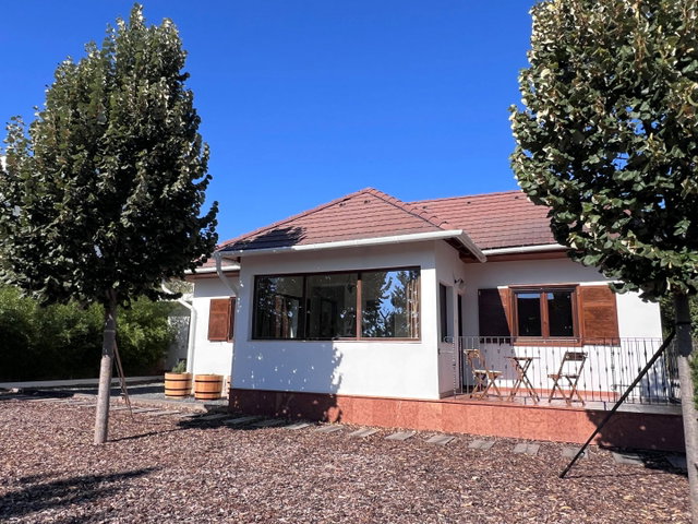 Kiadó családi ház, albérlet, Balatonfüreden 750 E Ft / hó