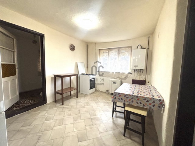 Eladó családi ház, Zsombón 25 M Ft, 2 szobás