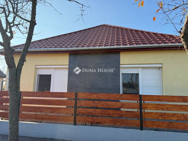 Eladó családi ház, Törtelen, Fűzfa úton 49.9 M Ft, 4 szobás