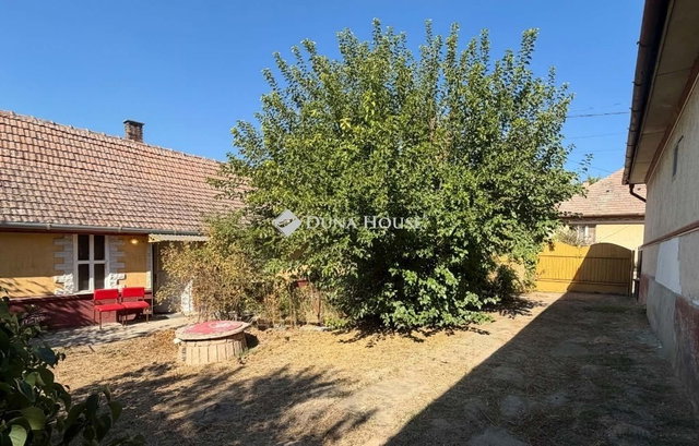 Eladó családi ház, Tápiószecsőn 24.99 M Ft, 2 szobás