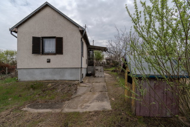 Eladó családi ház, Debrecenben 20 M Ft, 1 szobás