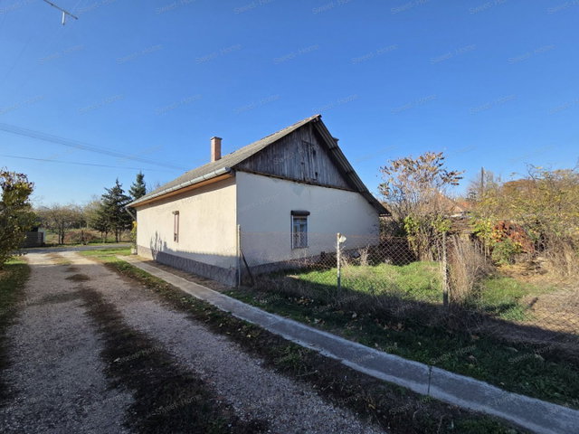 Eladó családi ház, Tiszainokán 4.5 M Ft, 3 szobás