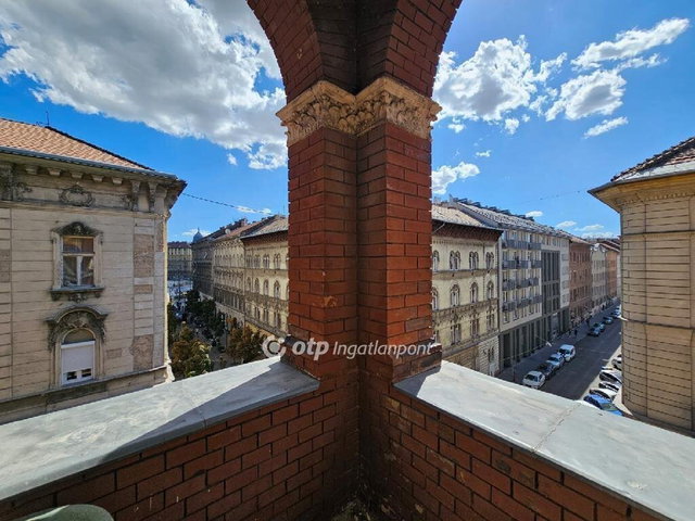 Eladó téglalakás, Budapesten, VII. kerületben 98 M Ft, 3 szobás