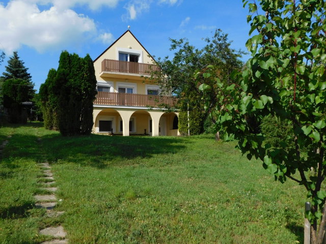 Eladó családi ház, Vonyarcvashegyen 103.3 M Ft, 4+1 szobás