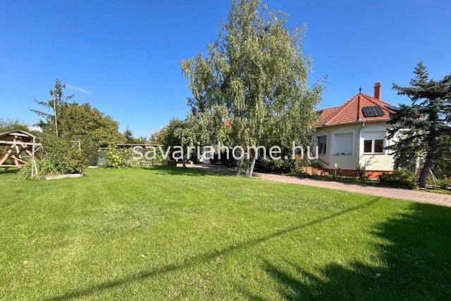 Eladó családi ház, Szombathelyen 139.99 M Ft, 6 szobás