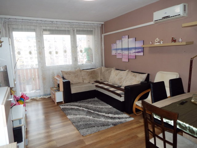 Eladó panellakás, Dunaújvárosban 33 M Ft, 2 szobás