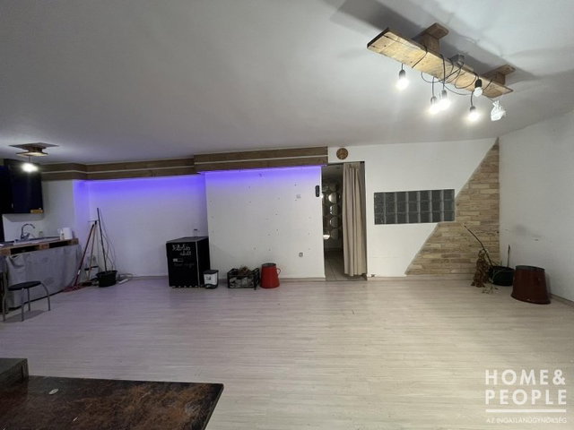 Eladó üzlethelyiség, Szegeden 41 M Ft, 1+1 szobás