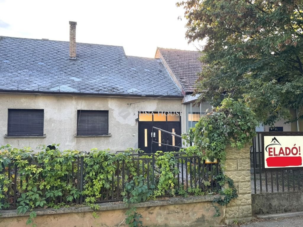 8 bed · 235m² · 46.000.000 ft