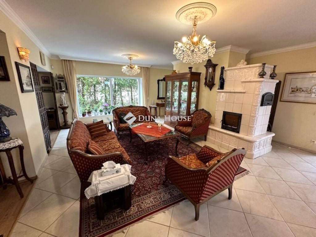 9 bed · 268m² · 204.900.000 ft