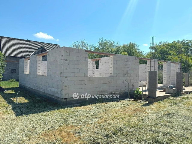 Eladó családi ház, Abádszalókban 8.5 M Ft, 3 szobás