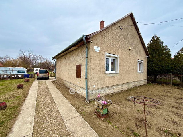 Eladó családi ház, Nyársapáton 42 M Ft, 2+1 szobás