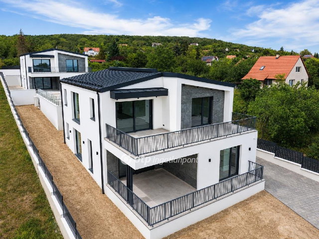 Eladó téglalakás, Balatonalmádiban 146 M Ft, 3+1 szobás