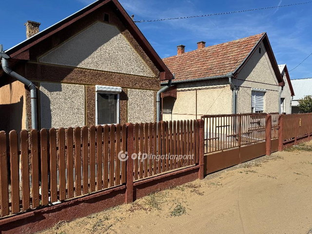 Eladó családi ház, Nyírmártonfalván 24 M Ft, 2 szobás