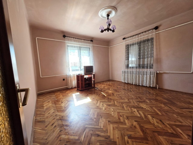Eladó családi ház, Balsán 41.5 M Ft, 7 szobás