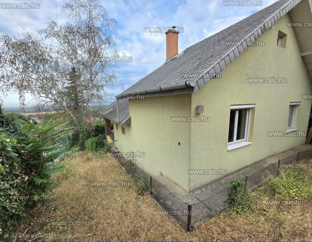 Eladó családi ház, Csömörön 109.9 M Ft, 4 szobás