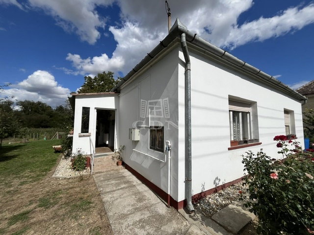 Eladó családi ház, Csurgón 28.8 M Ft, 2 szobás