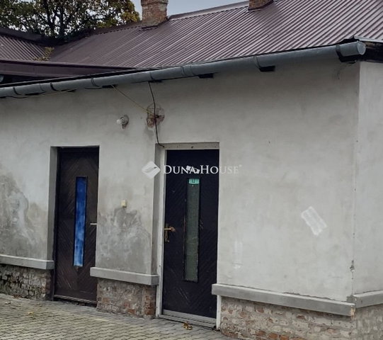 Eladó iroda, Sopronban 15.2 M Ft, 3 szobás / költözzbe.hu