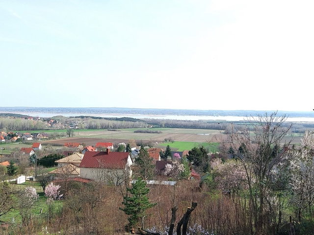 Eladó családi ház, Sukorón 79.9 M Ft, 2 szobás