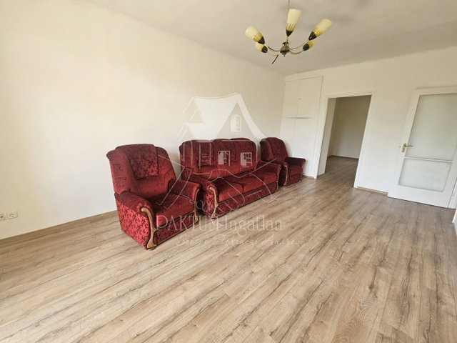 Eladó téglalakás, Szolnokon, Mikszáth Kálmán utcában 37.5 M Ft
