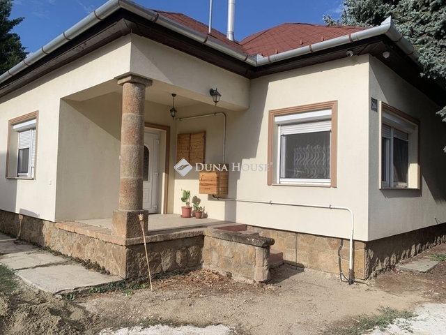 Eladó családi ház, Vecsésen 189.9 M Ft, 4 szobás