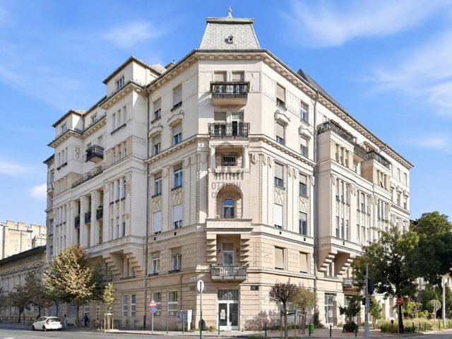 Eladó téglalakás, Budapesten, VII. kerületben 127.9 M Ft