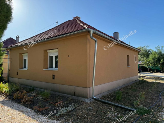 Eladó családi ház, Szolnokon, Abonyi úton 34.9 M Ft, 2 szobás
