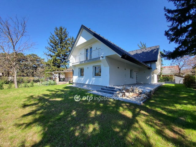 Eladó családi ház, Siófokon 259.9 M Ft, 8+1 szobás