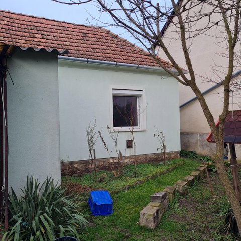 Eladó családi ház, Tapolcán 42.5 M Ft, 2 szobás