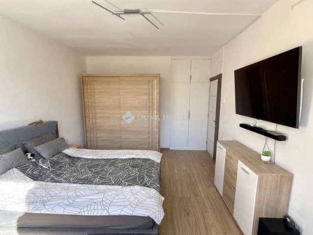 Eladó téglalakás, Békéscsabán 31.99 M Ft, 2 szobás