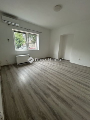 Eladó téglalakás, Mosonmagyaróváron 26.9 M Ft, 1 szobás