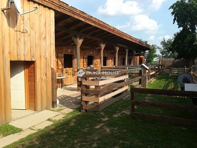 Eladó családi ház, Göllén 42.99 M Ft, 4 szobás