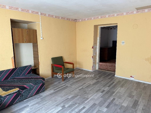 Eladó családi ház, Előszálláson 23 M Ft, 1 szobás