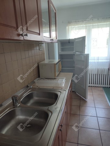 Kiadó családi ház, albérlet, Tatán 675 E Ft / hó, 4 szobás