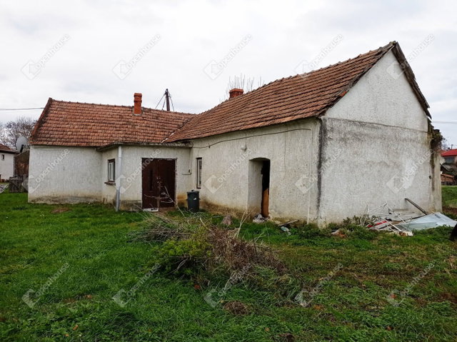 Eladó családi ház, Olaszfán 6 M Ft, 2 szobás