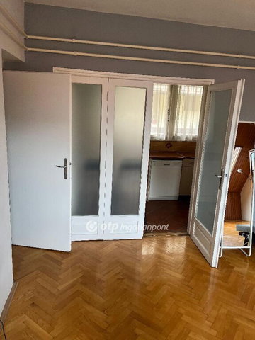 Kiadó téglalakás, albérlet, Pécsett 180 E Ft / hó, 3 szobás