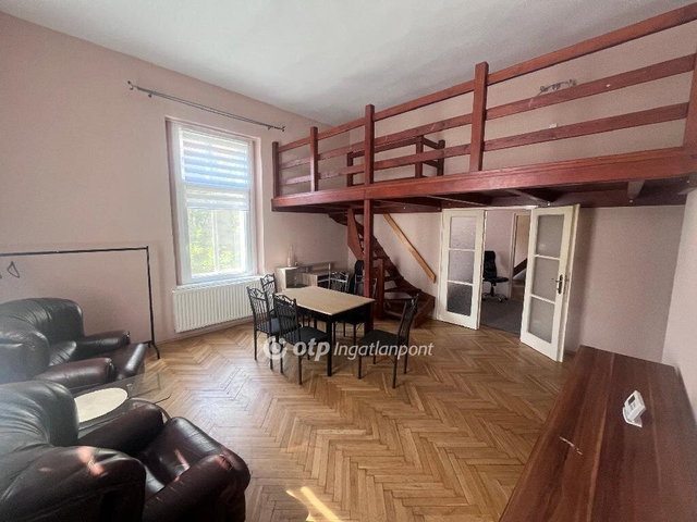 Eladó téglalakás, Szegeden 89.9 M Ft, 4 szobás