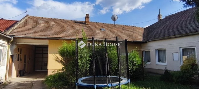 Eladó téglalakás, Pécsett 54 M Ft, 2 szobás