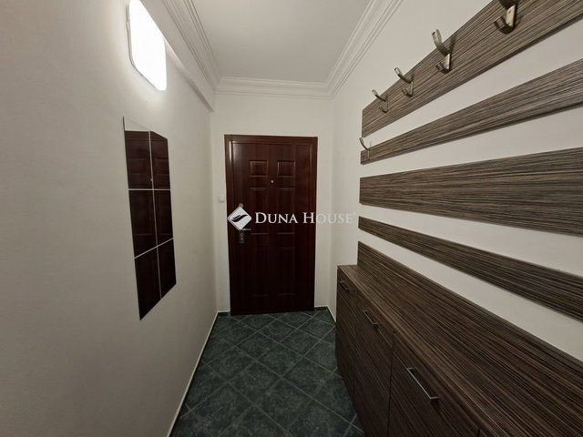 Eladó panellakás, Szegeden 62 M Ft, 3 szobás