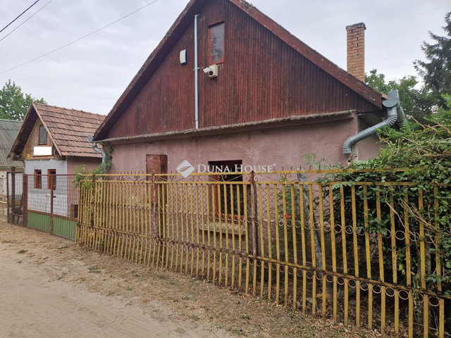 Eladó családi ház, Tápióbicskén 33 M Ft, 2 szobás