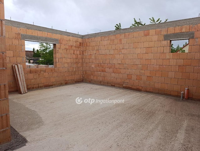 Eladó családi ház, Pusztaszabolcson 39.99 M Ft, 4 szobás