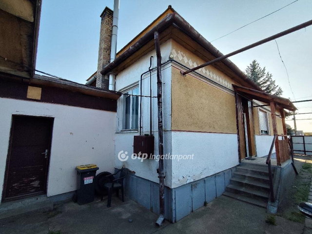 Eladó ikerház, Tégláson 33 M Ft, 2 szobás