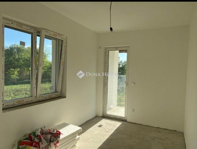 Eladó családi ház, Besnyőn 103 M Ft, 6 szobás