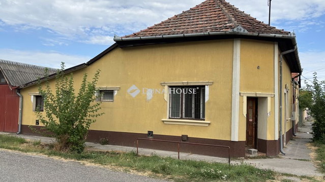Eladó családi ház, Kiskunfélegyházán 34.99 M Ft, 1 szobás