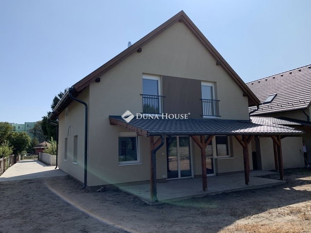 Eladó ikerház, Százhalombattán 135 M Ft, 5 szobás