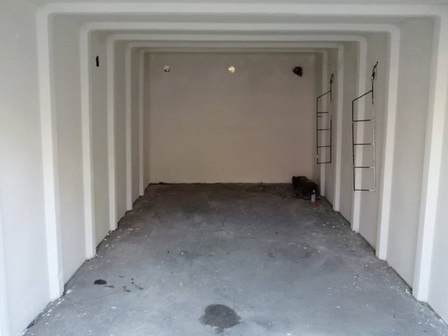 Eladó garázs, Székesfehérvárott, Palotai úton 10.2 M Ft