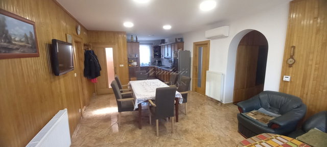 Eladó családi ház, Bakonyszentkirályon 99.99 M Ft, 6 szobás