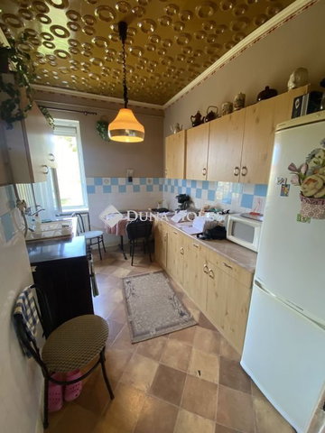 Eladó téglalakás, Komlón, Nagy László utcában 22.9 M Ft