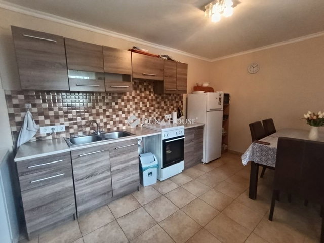 Eladó családi ház, Valkón 56 M Ft, 3 szobás