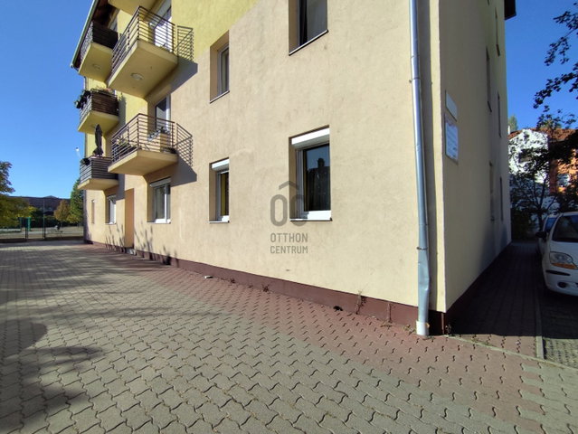 Eladó téglalakás, Veszprémben 39.9 M Ft, 1 szobás